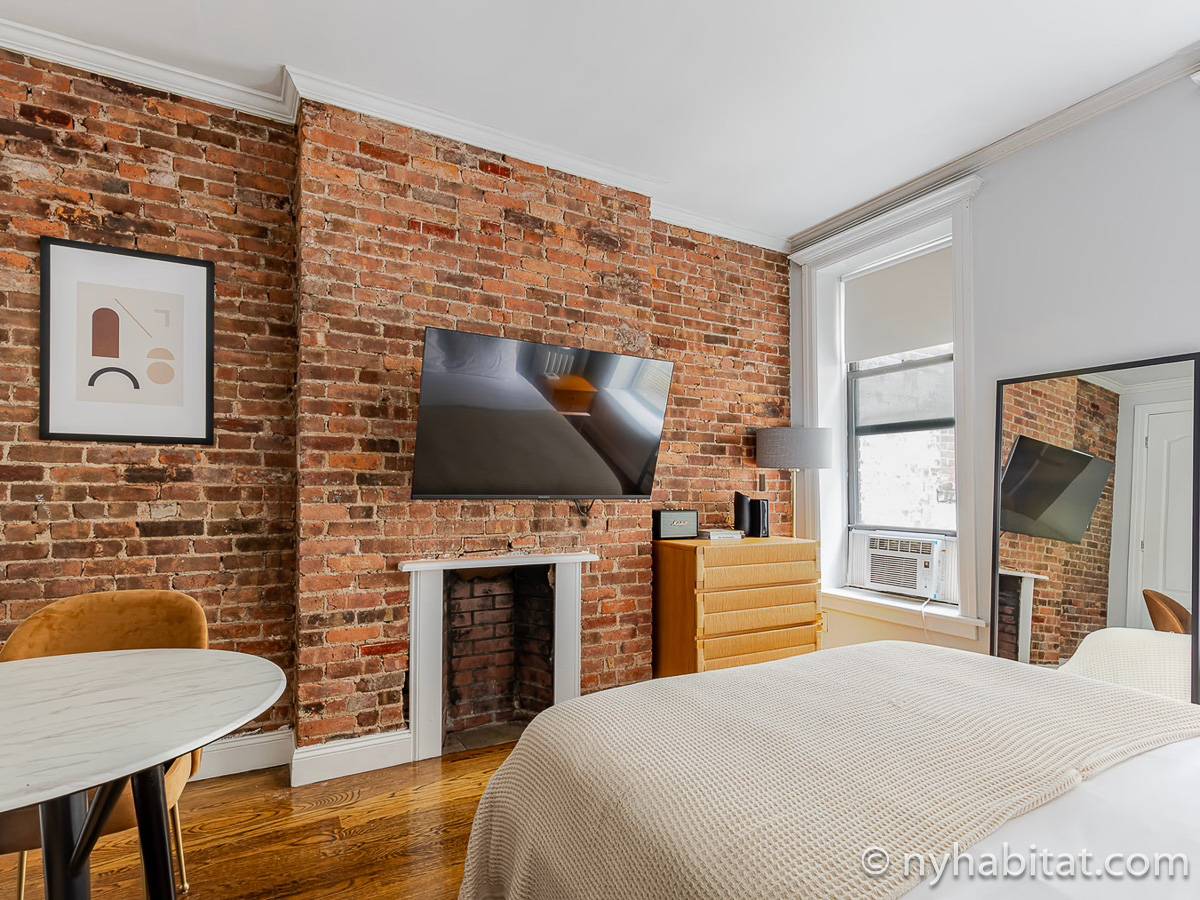 Living room - Photo 2 of 5