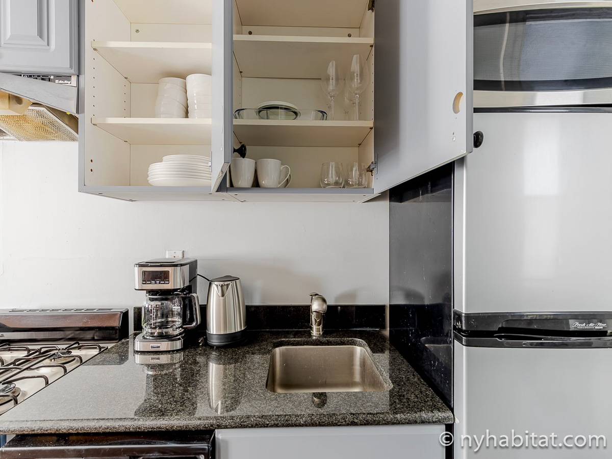 Kitchen - Photo 3 of 5