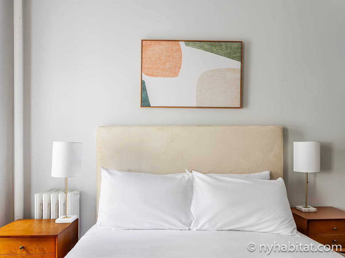 Living room - Photo 3 of 5