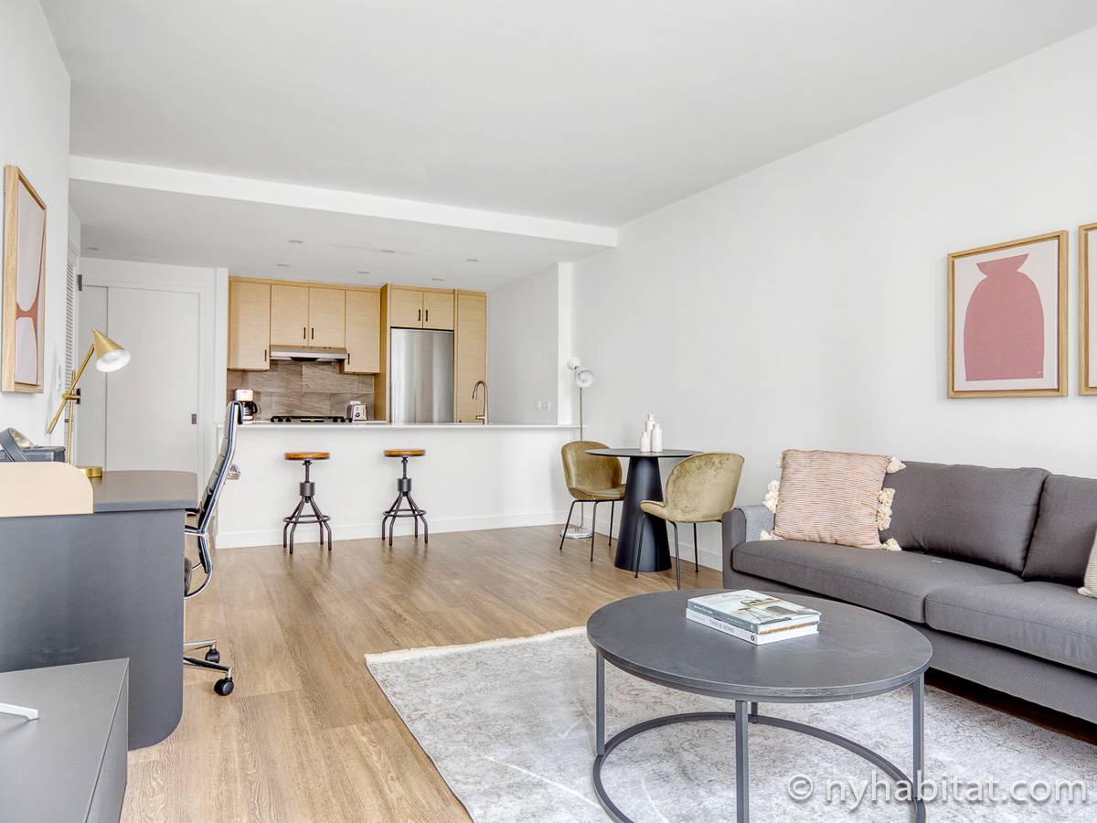 Living room - Photo 3 of 5