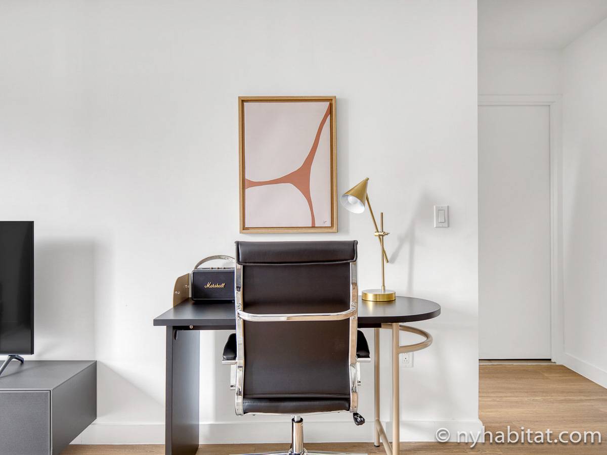 Living room - Photo 4 of 5