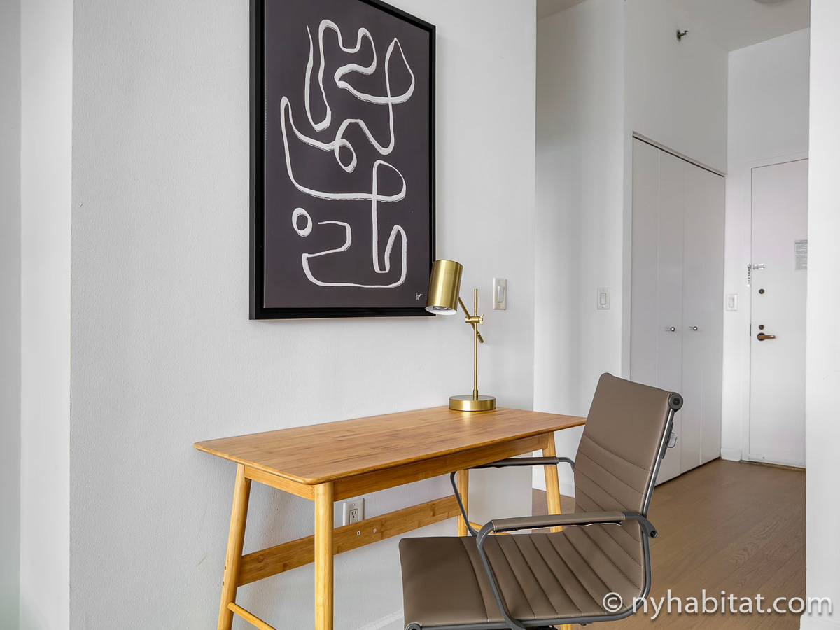 Living room - Photo 3 of 4