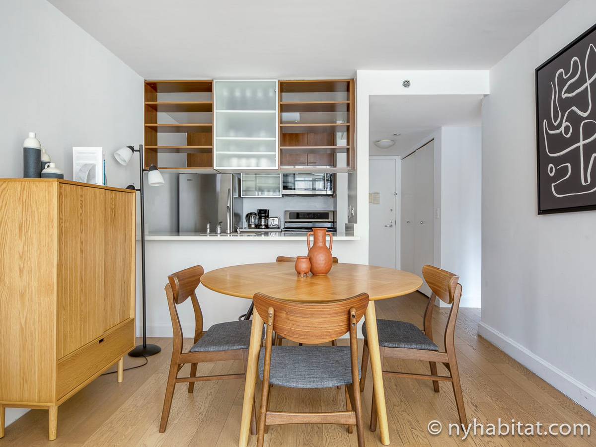 Living room - Photo 4 of 5