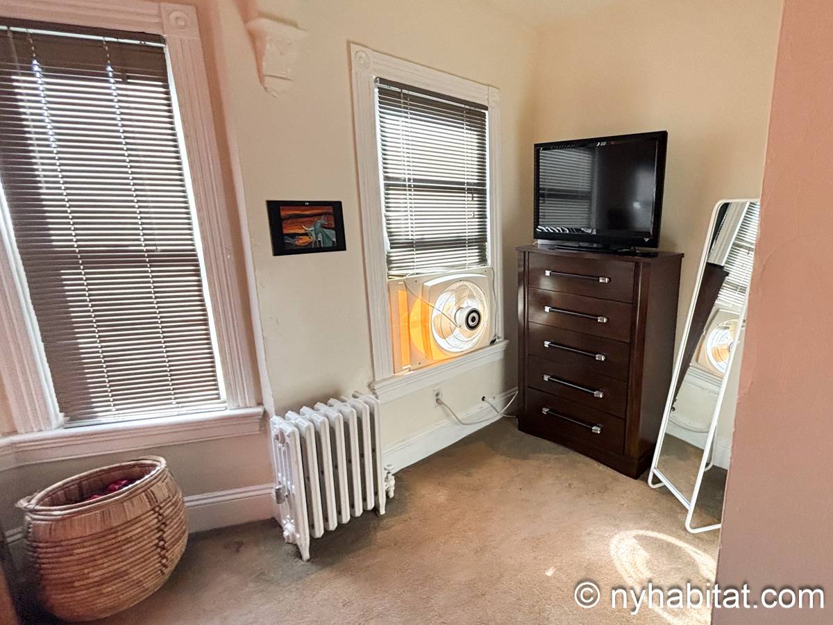 Bedroom 1 - Photo 5 of 5 Bedroom 1 - Photo 5 of 5