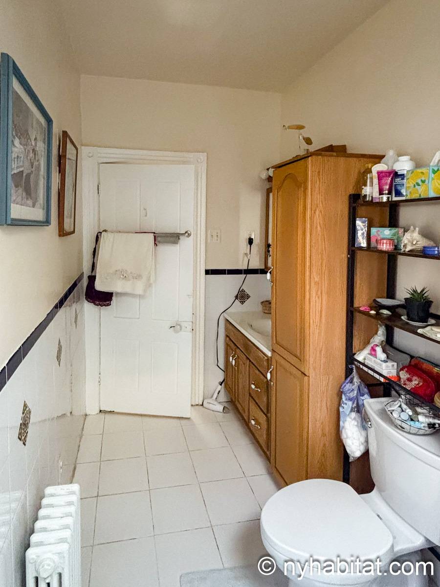 Bathroom - Photo 2 of 4 Bathroom - Photo 2 of 4