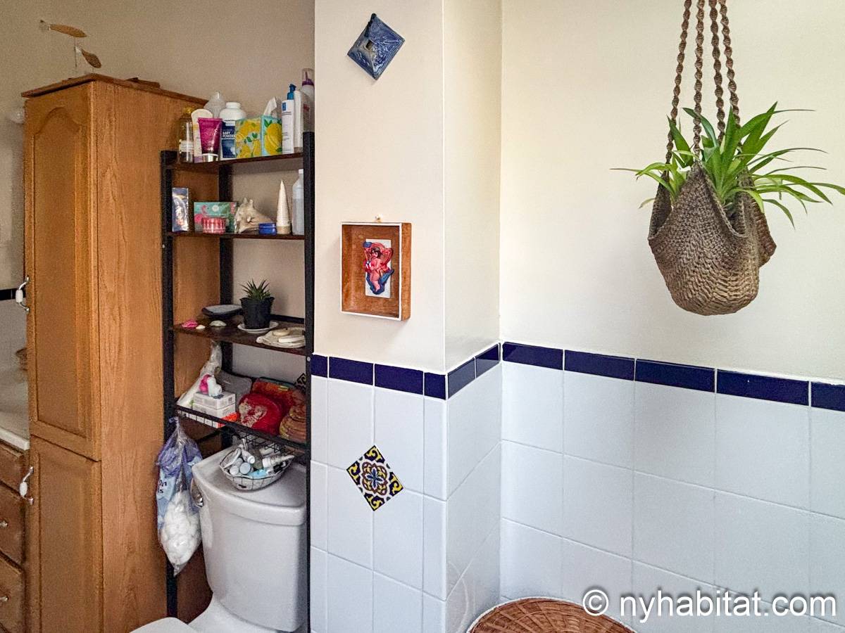 Bathroom - Photo 3 of 4 Bathroom - Photo 3 of 4