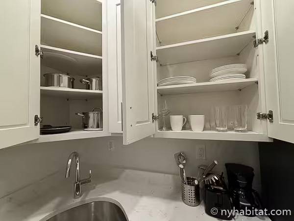 Kitchen - Photo 3 of 5