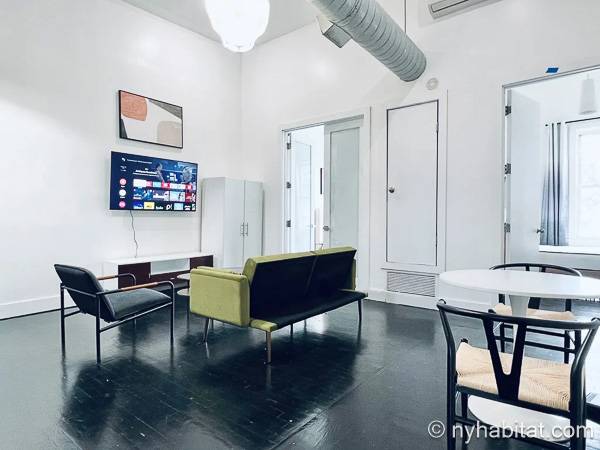 Living room - Photo 1 of 3