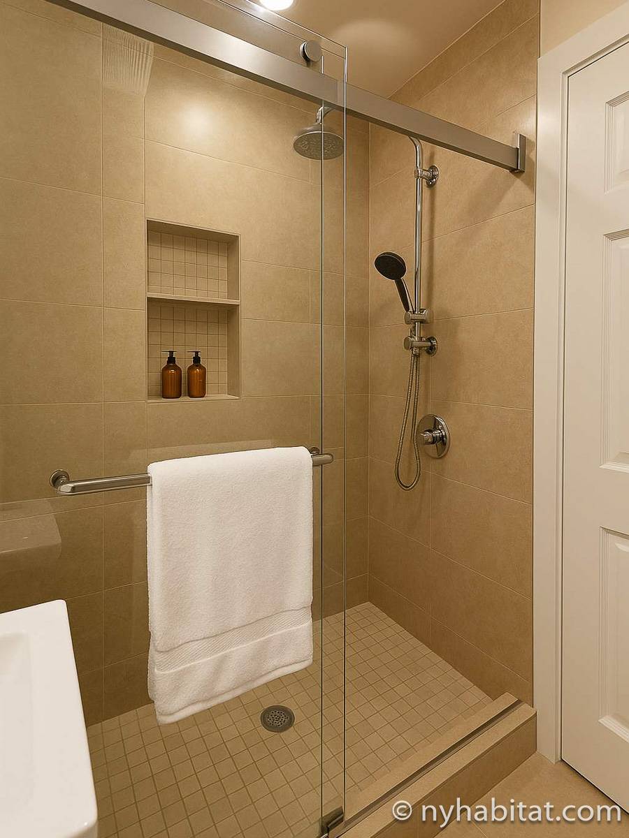 Badezimmer 1 - Photo 2 von 2 Badezimmer 1 - Photo 2 von 2