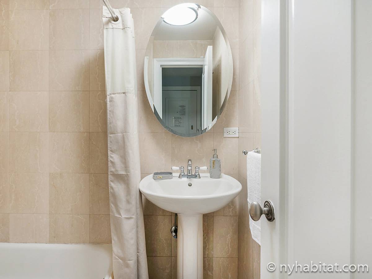 Badezimmer - Photo 2 von 2