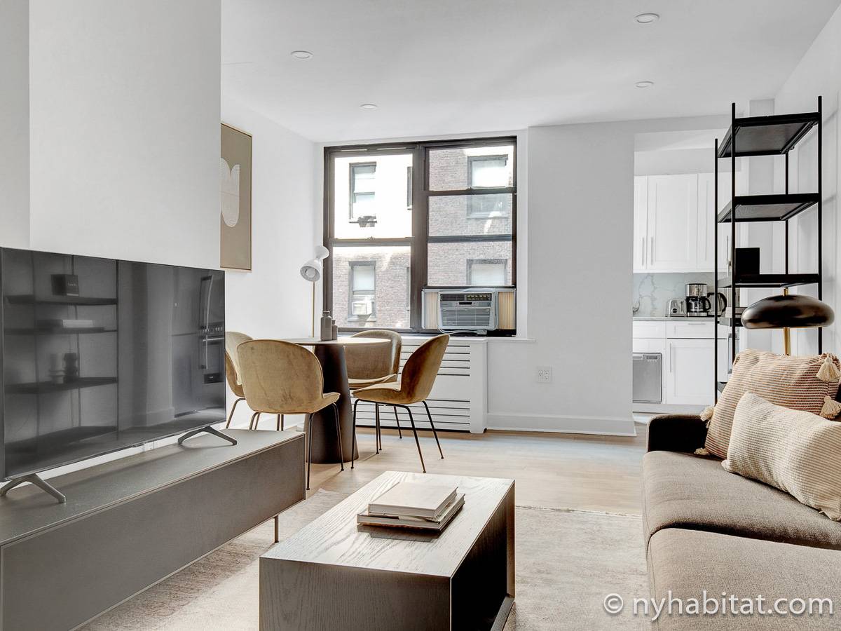 Living room - Photo 3 of 5