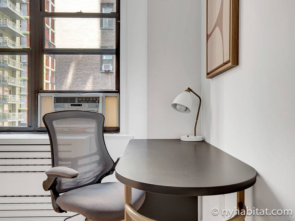 Living room - Photo 4 of 5