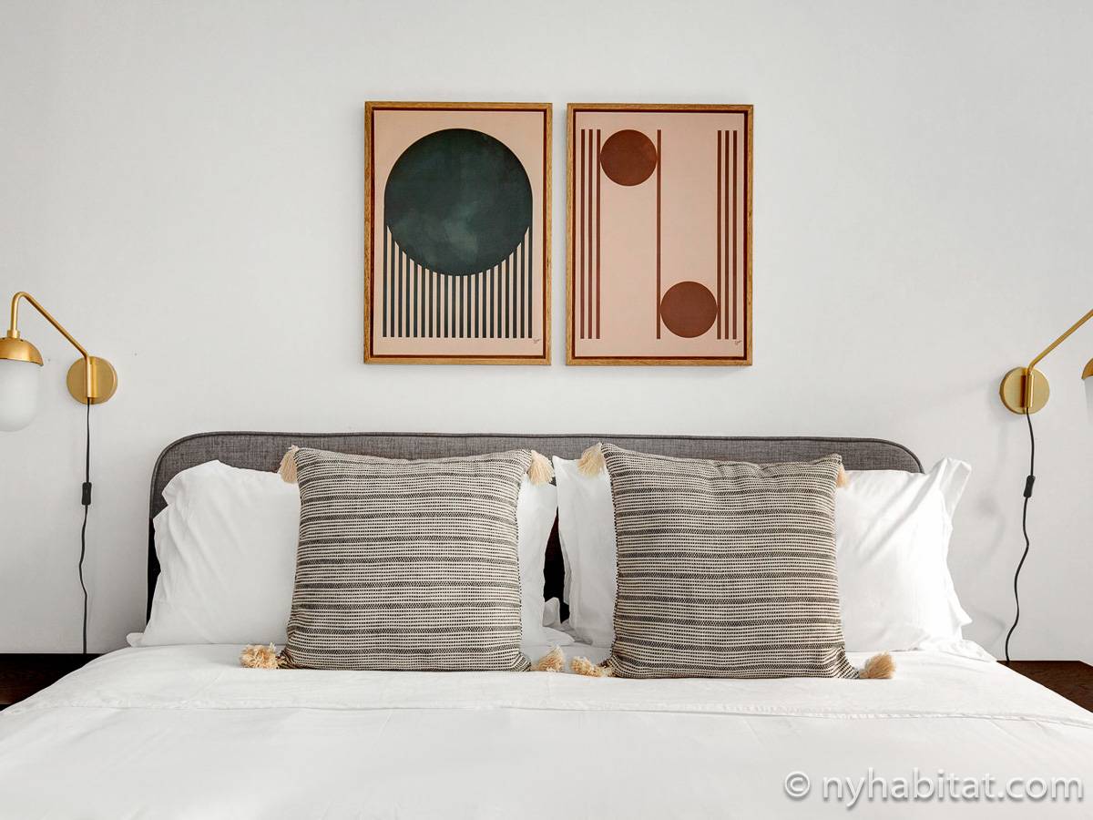 Bedroom - Photo 2 of 3