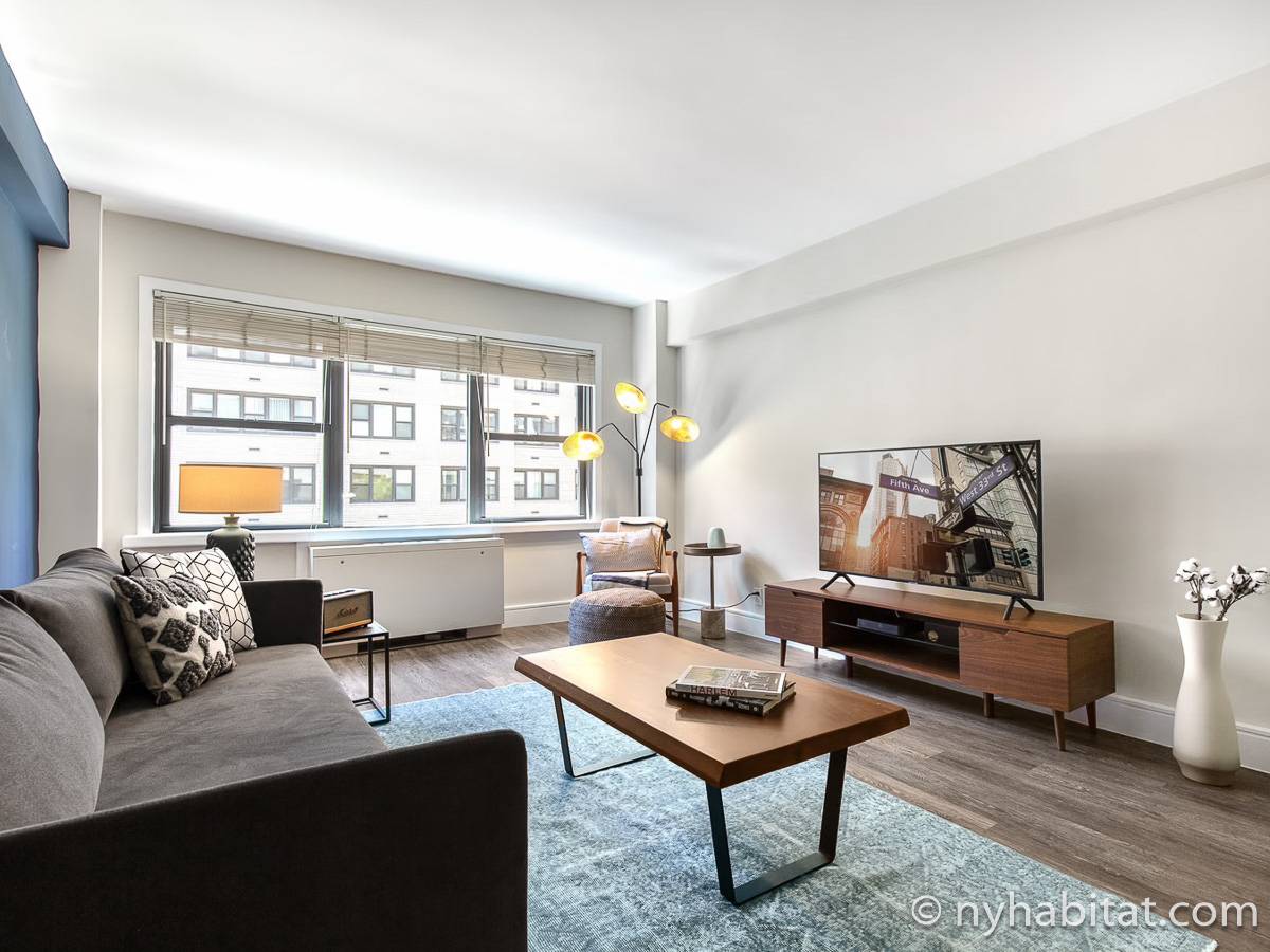 Living room - Photo 3 of 4