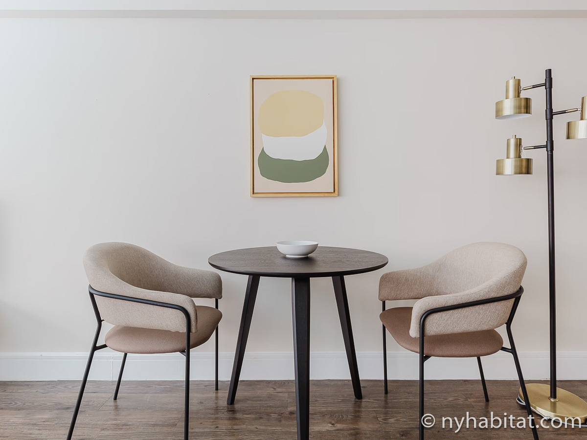 Living room - Photo 6 of 7