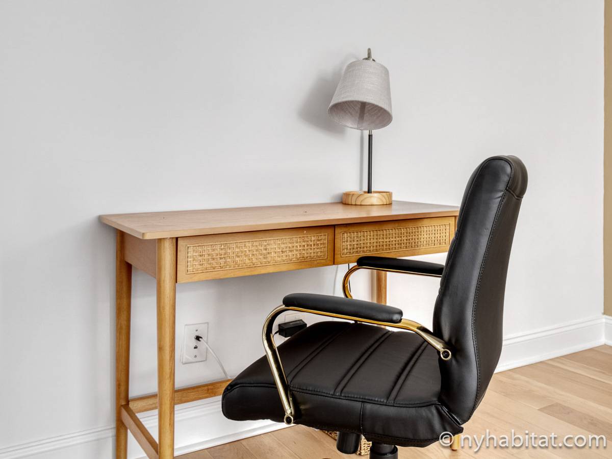 Living room - Photo 4 of 6