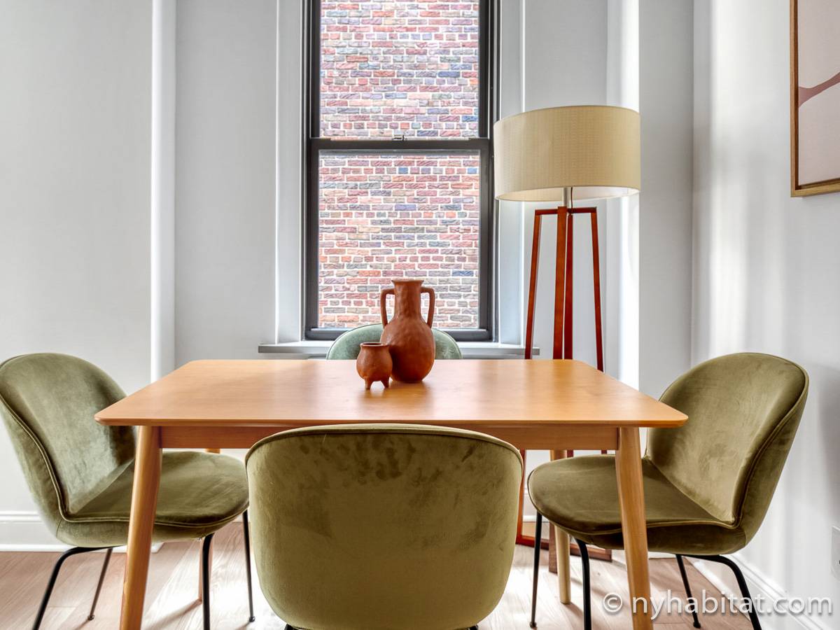 Living room - Photo 5 of 6