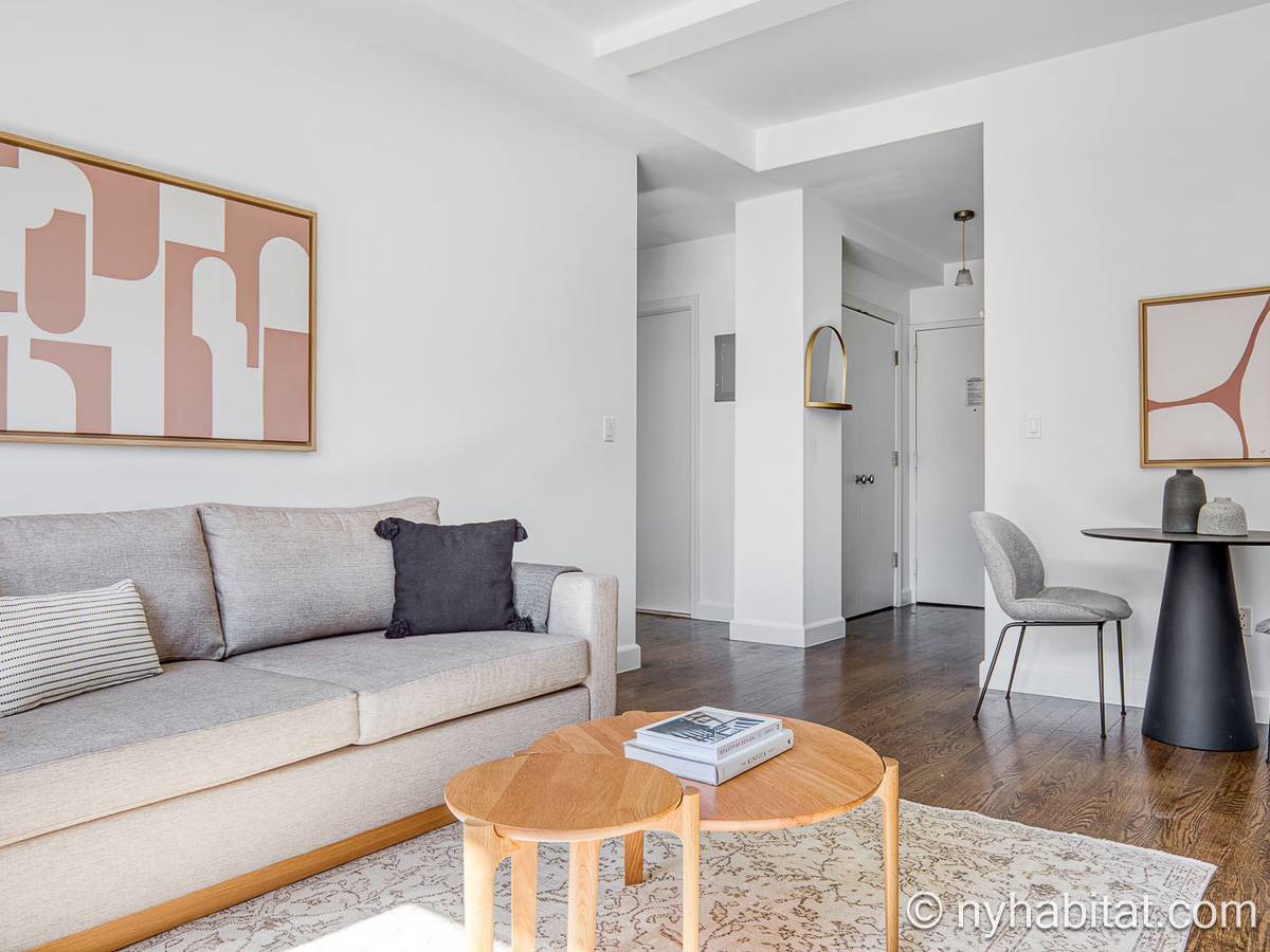 Living room - Photo 3 of 5