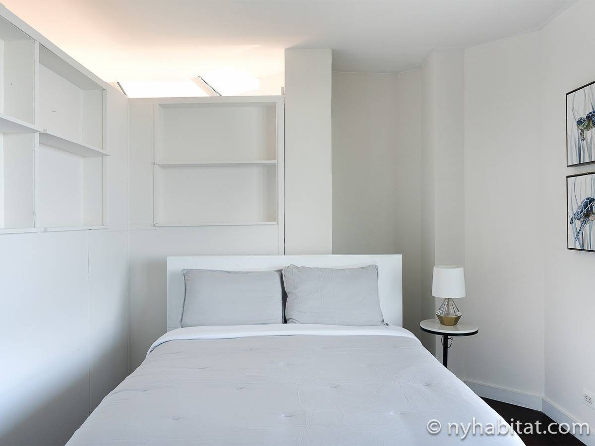 Camera 2 - Photo 2 di 5