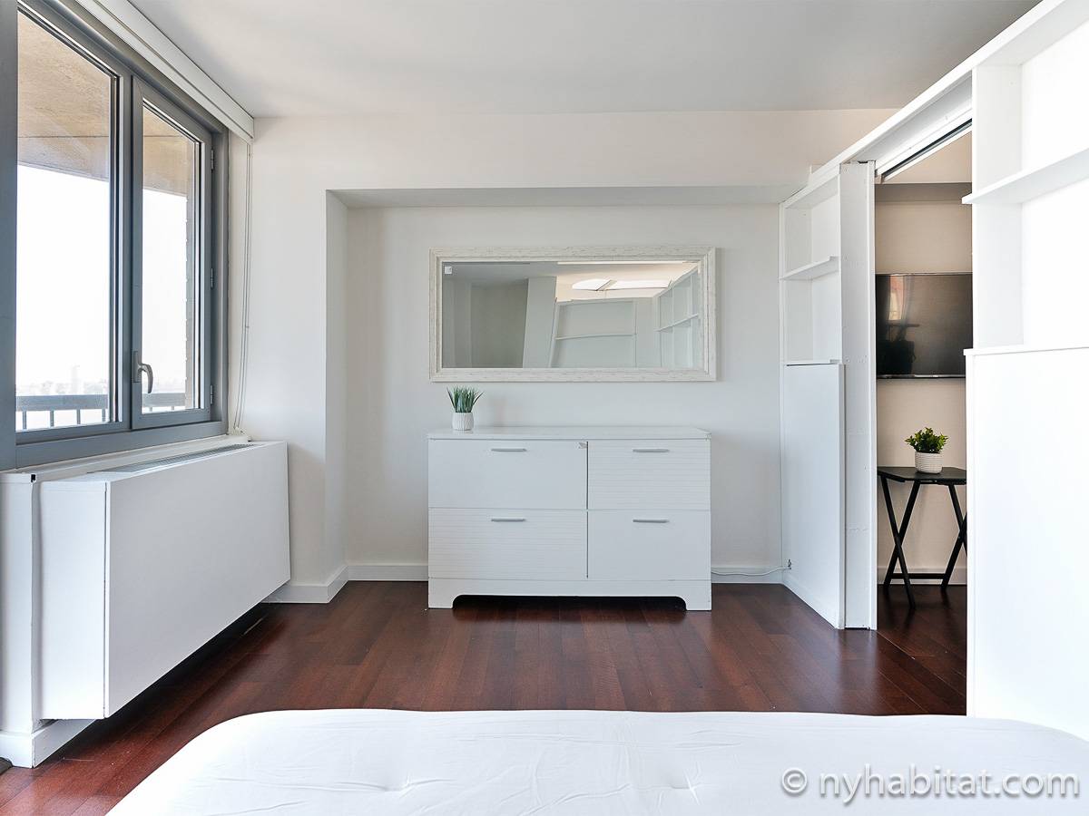 Camera 2 - Photo 3 di 5