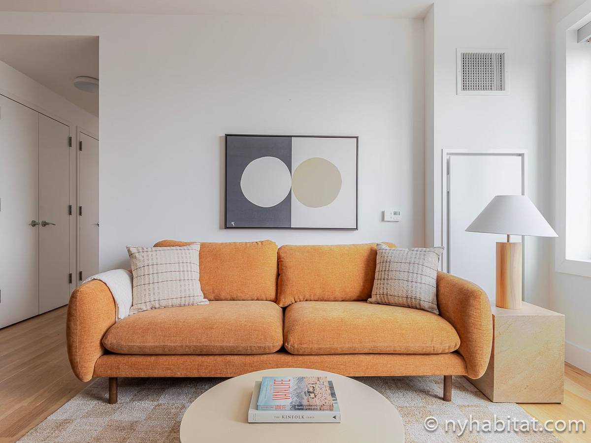 Living room - Photo 3 of 5