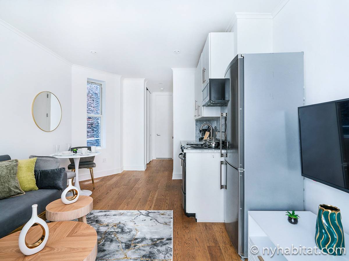 Living room - Photo 5 of 6