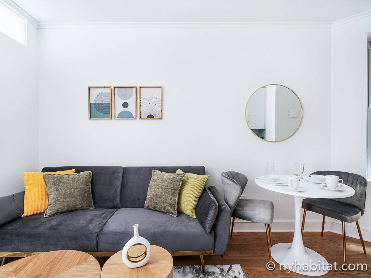 Living room - Photo 3 of 6