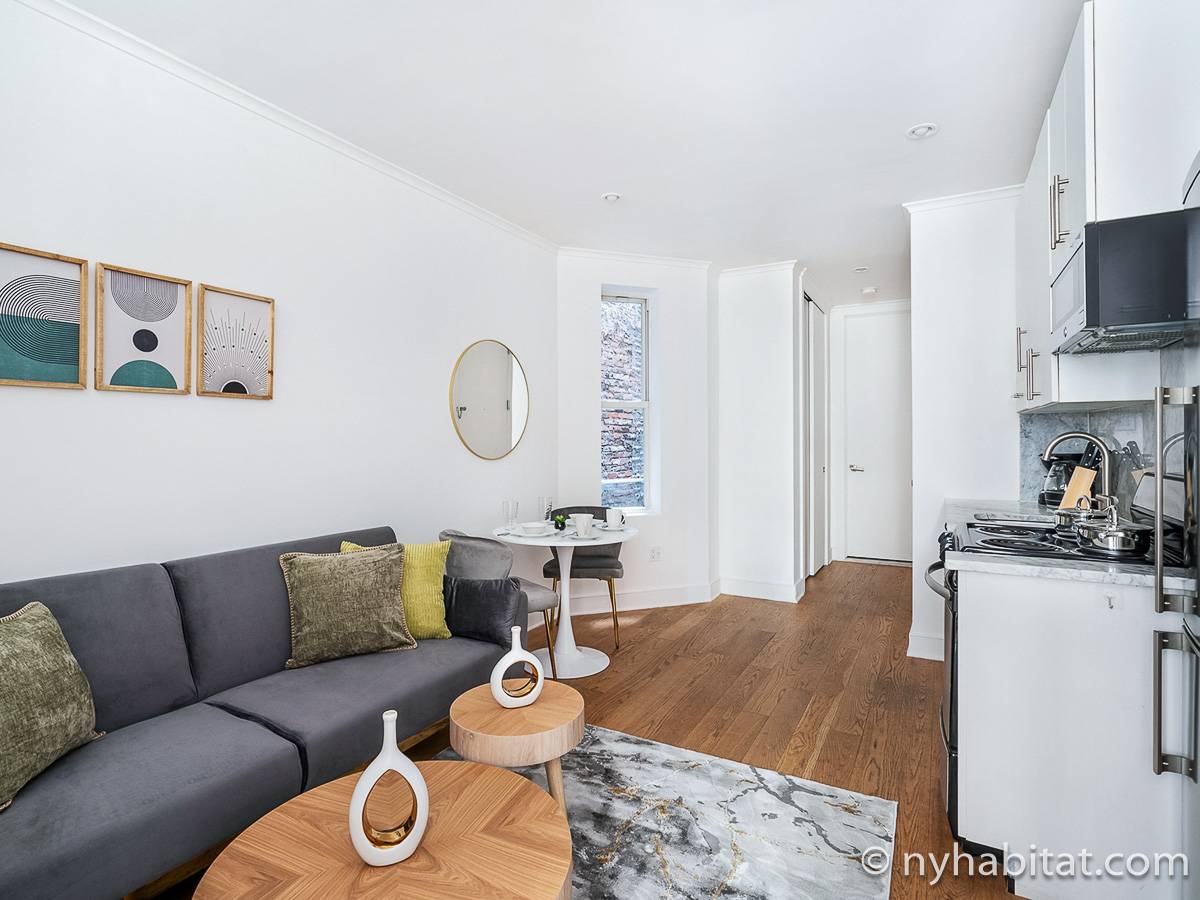 Living room - Photo 4 of 6