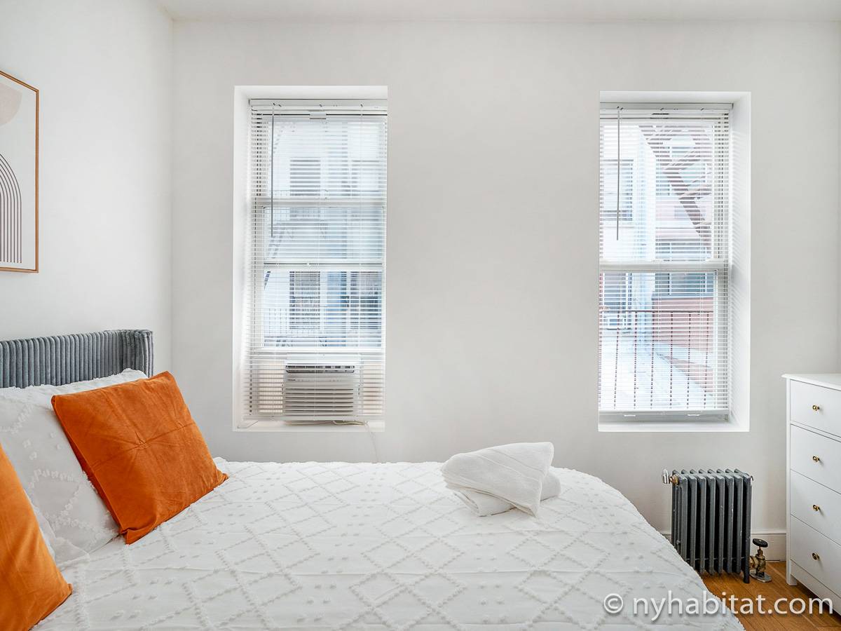 Bedroom - Photo 2 of 5