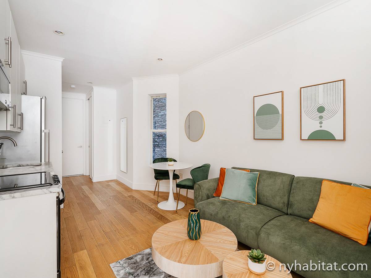 Living room - Photo 3 of 5