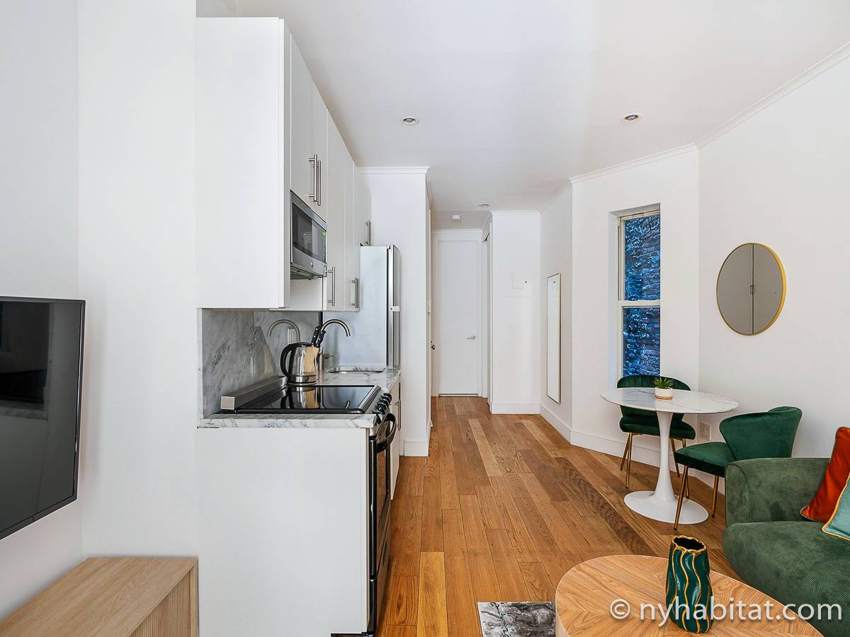 Living room - Photo 4 of 5