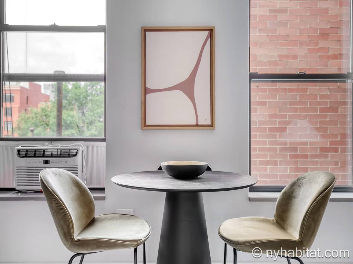 Living room - Photo 3 of 4