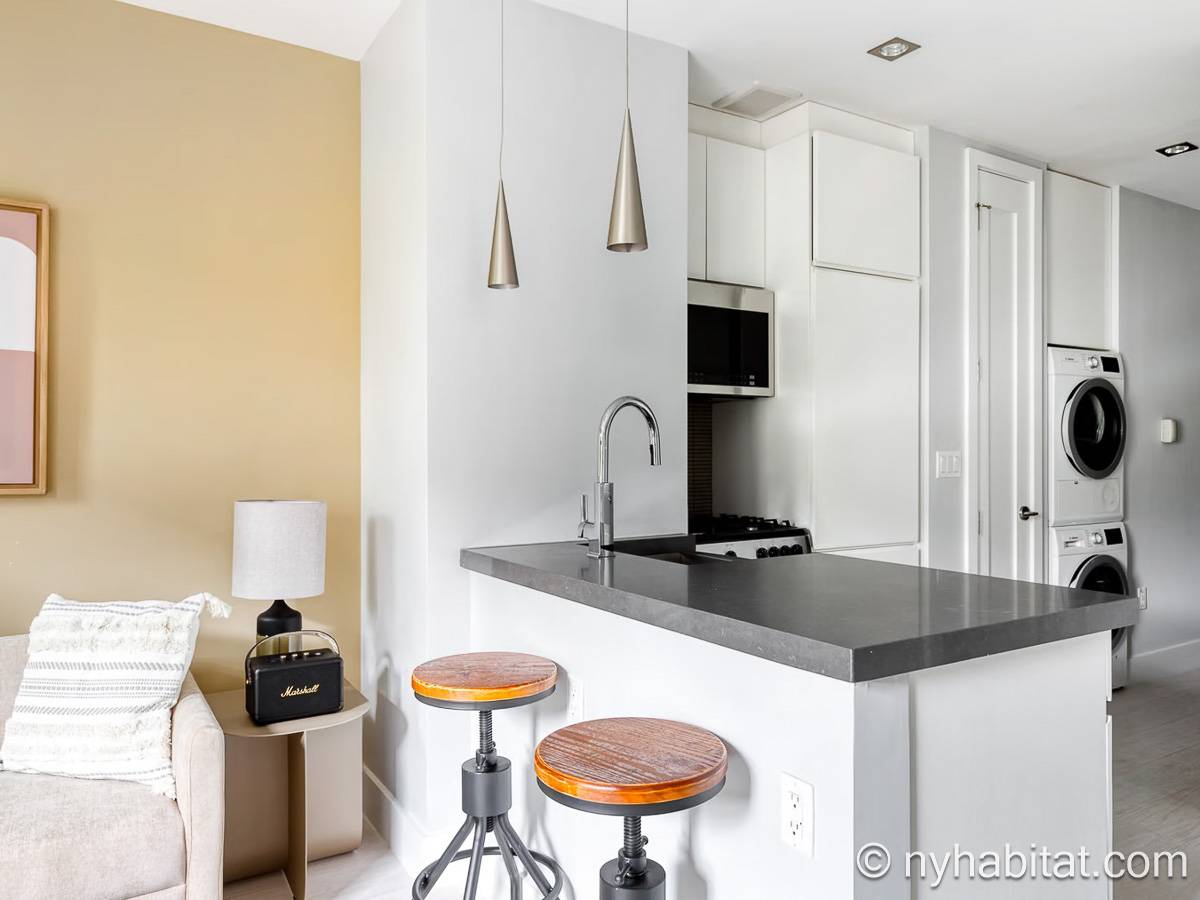 Living room - Photo 3 of 4