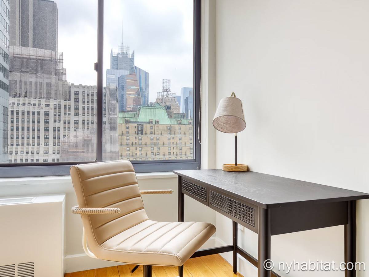 Living room - Photo 4 of 5