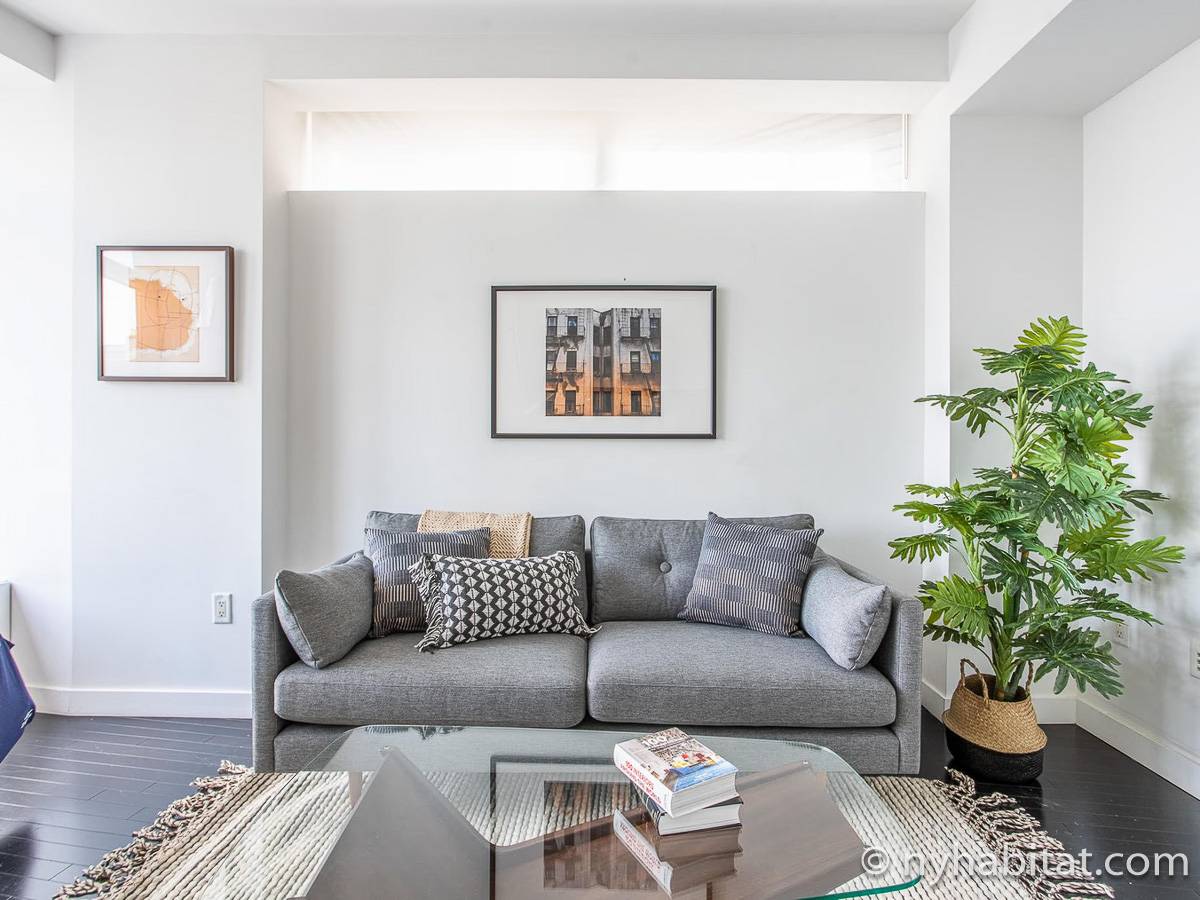 Living room - Photo 3 of 4