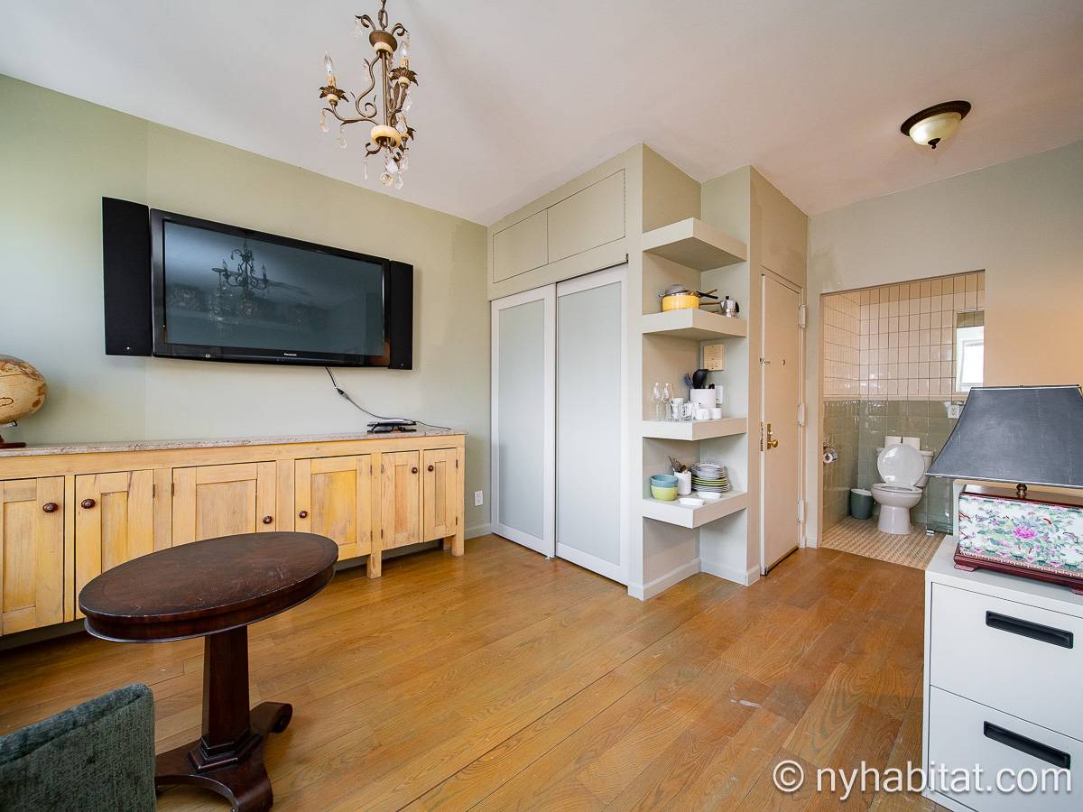 Living room - Photo 6 of 9