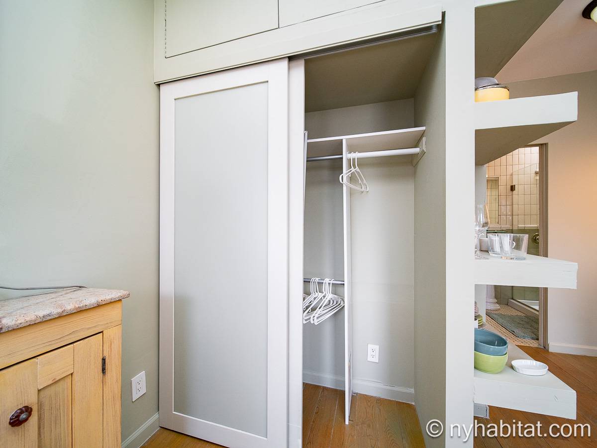 Living room - Photo 8 of 9