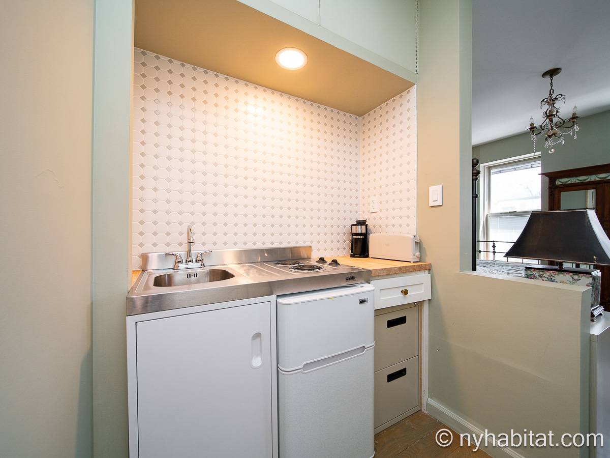 Kitchen - Photo 3 of 4