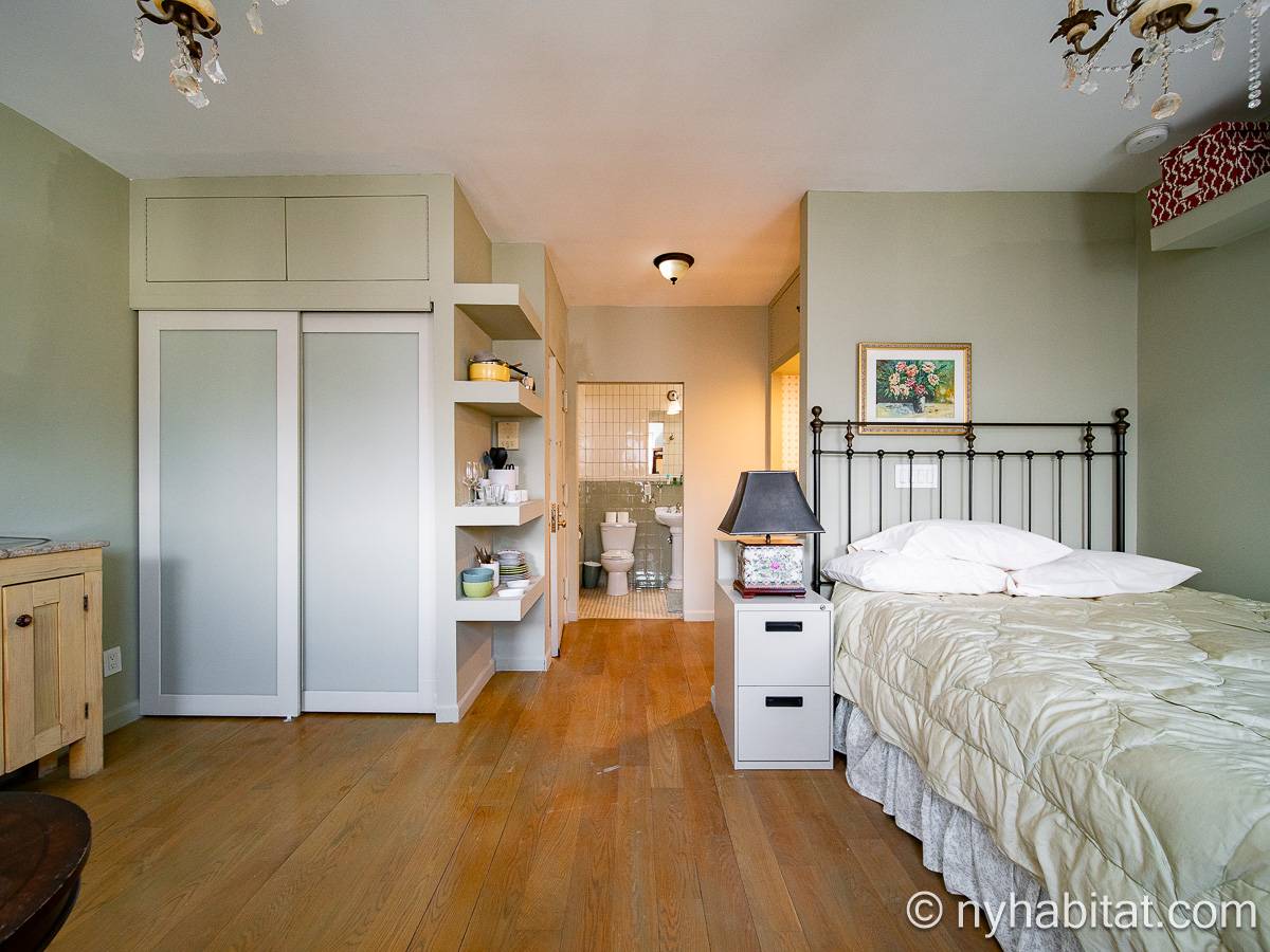 Living room - Photo 5 of 9