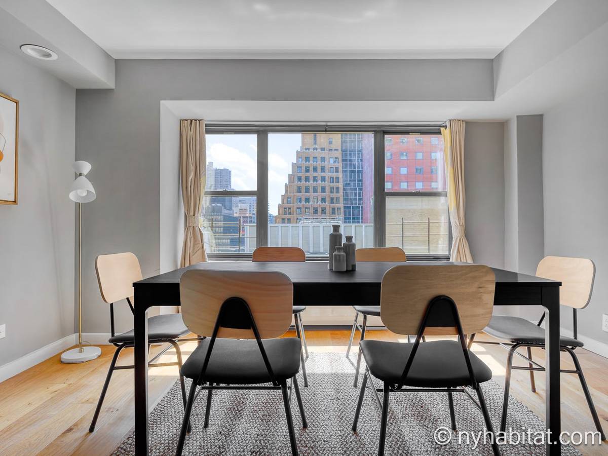 Living room - Photo 3 of 4