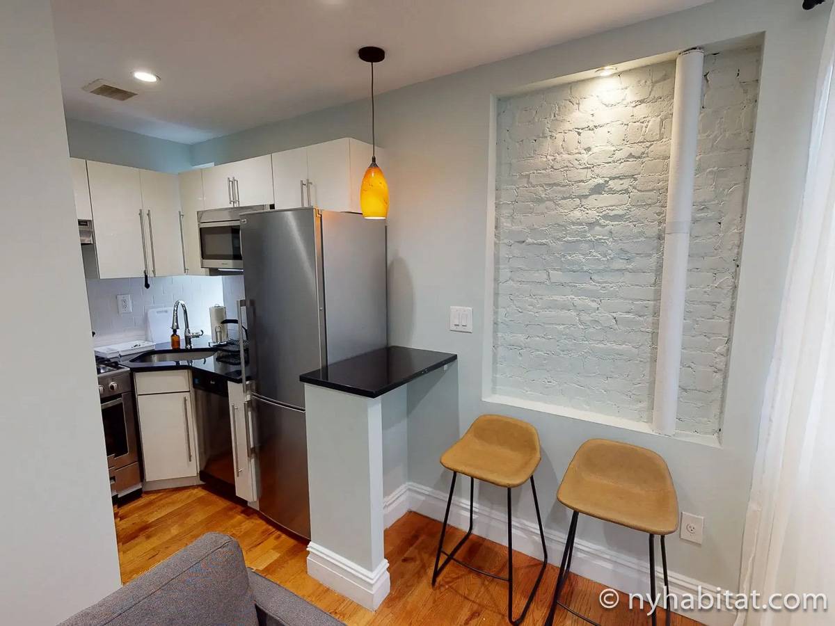 Living room - Photo 3 of 3