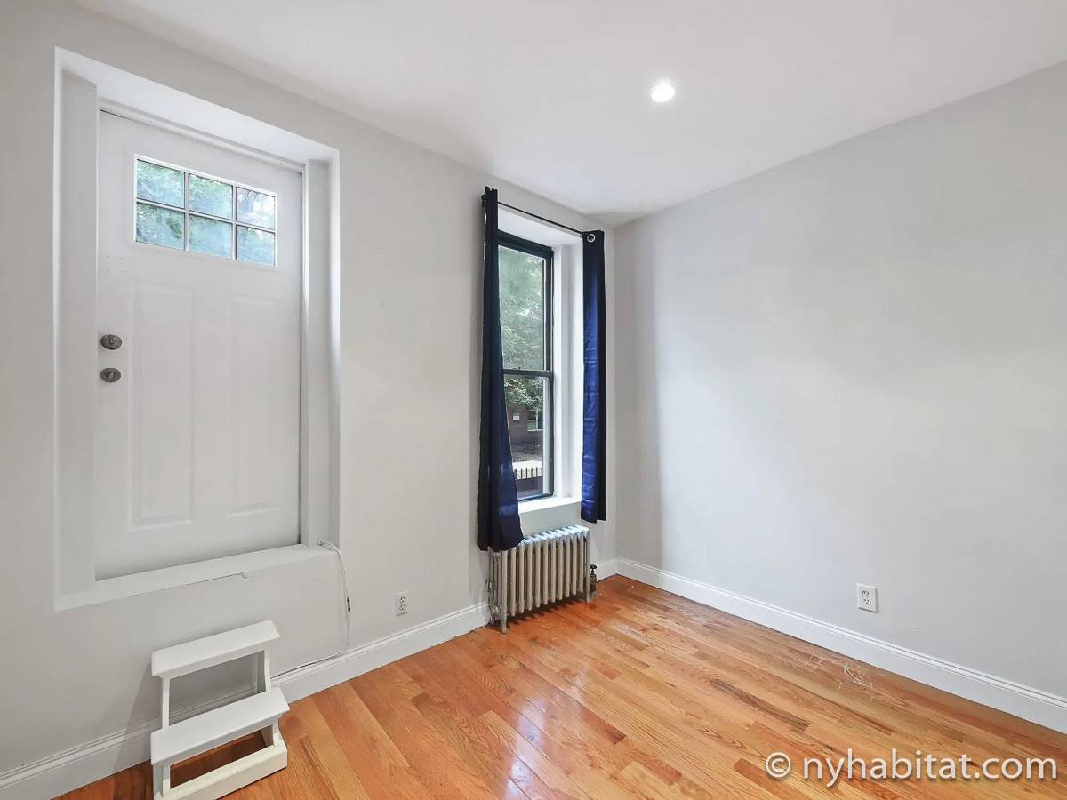 Bedroom - Photo 3 of 4