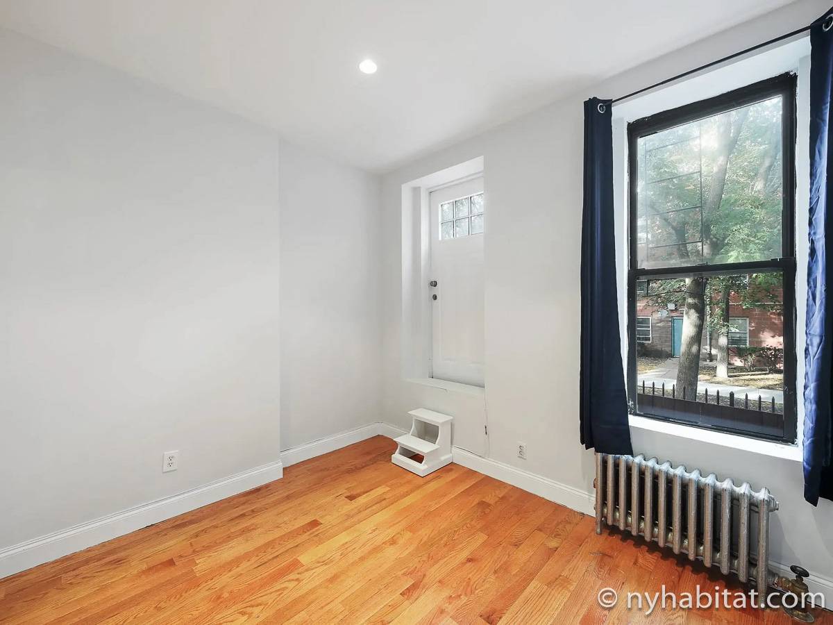 Bedroom - Photo 2 of 4