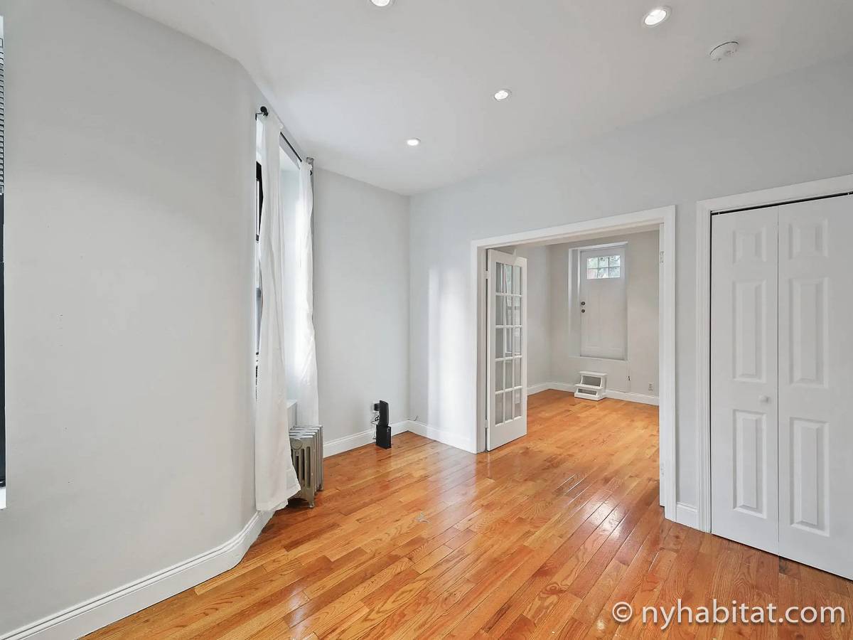 Living room - Photo 3 of 3