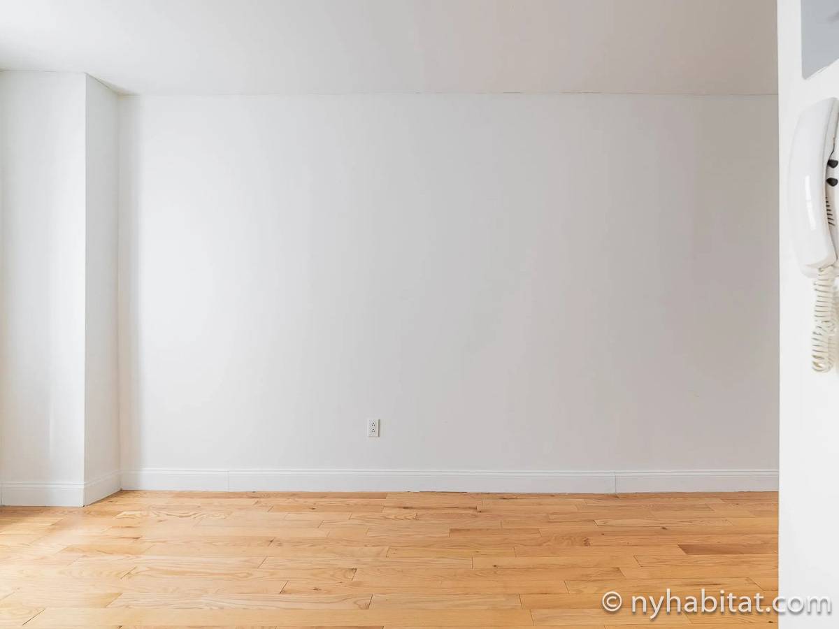 Living room - Photo 3 of 3