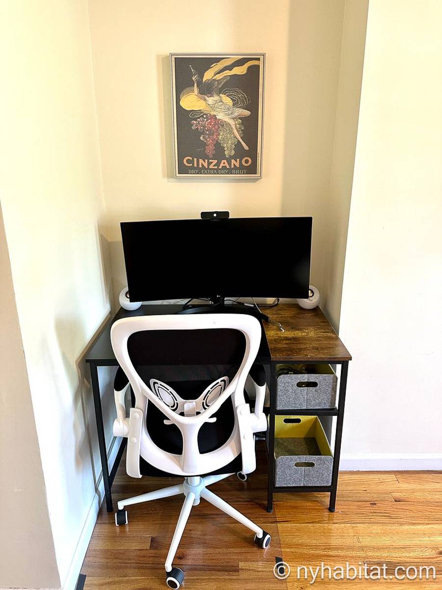 Living room - Photo 9 of 10