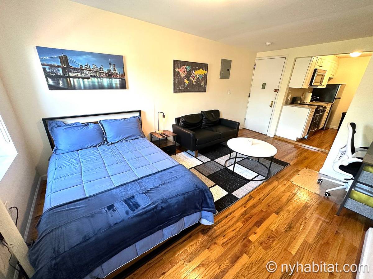 Living room - Photo 3 of 10