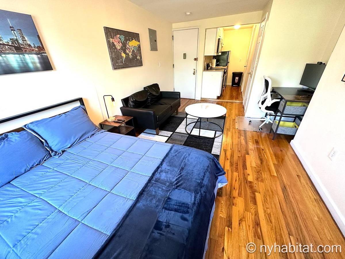 Living room - Photo 5 of 10