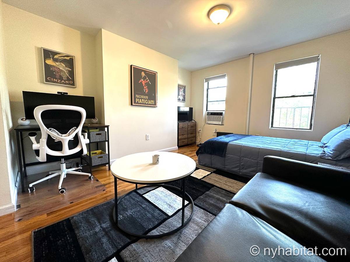 Living room - Photo 2 of 10