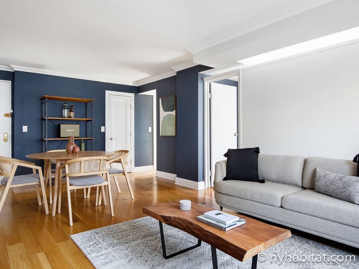 Living room - Photo 3 of 5